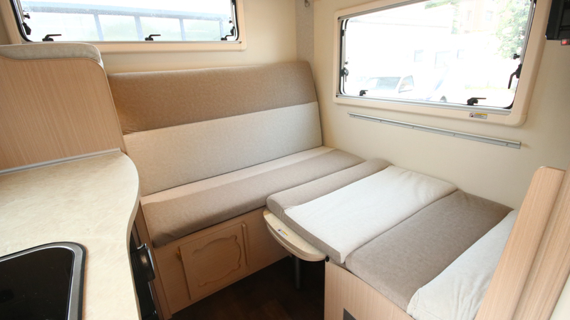 上下鋪床的房車，空間利用真合適