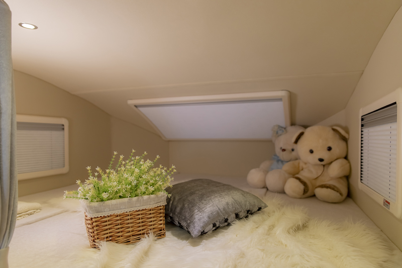 上下鋪床的房車，空間利用真合適